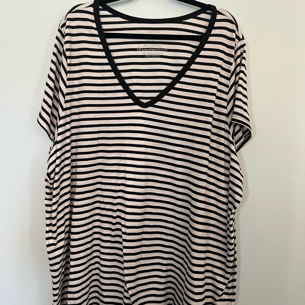 Torrid Classic Fit Black and White Striped Short Sleeve Tee